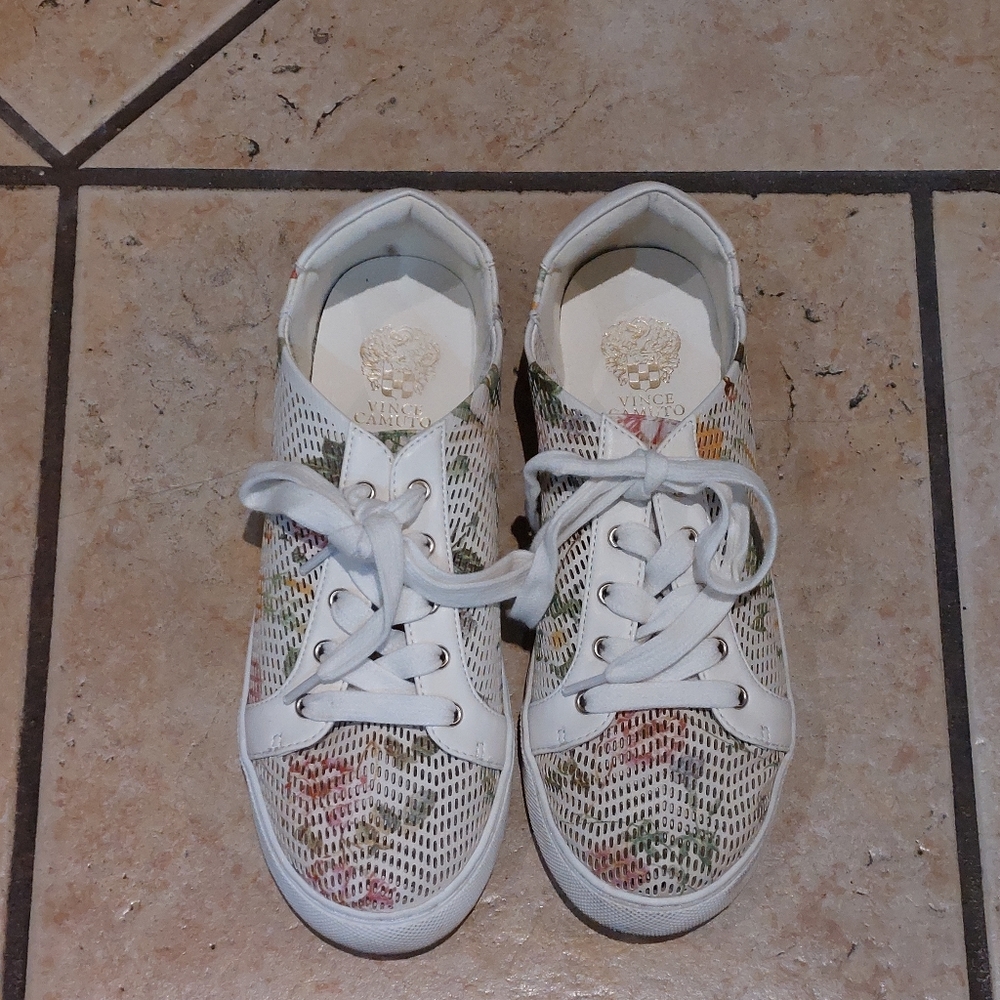 Vince Camuto sneakers size 4